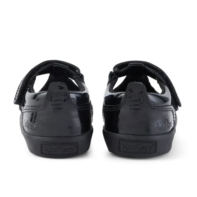 Scarpe da bambina Kariko con cinturino a T in vernice nera Scarpe da bambina Kariko con cinturino a T in vernice nera